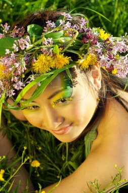 Asyalı kadın ile çelenk