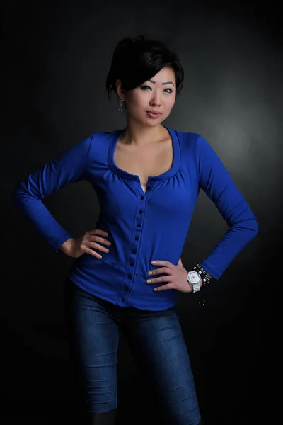 Asiatico donna in blu camicia — Foto Stock