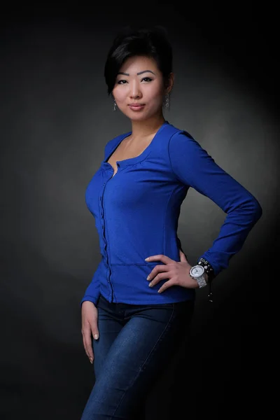 Asiatico donna in blu camicia — Foto Stock