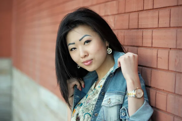 Porträtt av asiatisk kvinna — Stockfoto