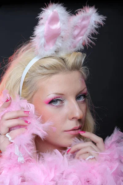 Femme en costume playboy — Photo