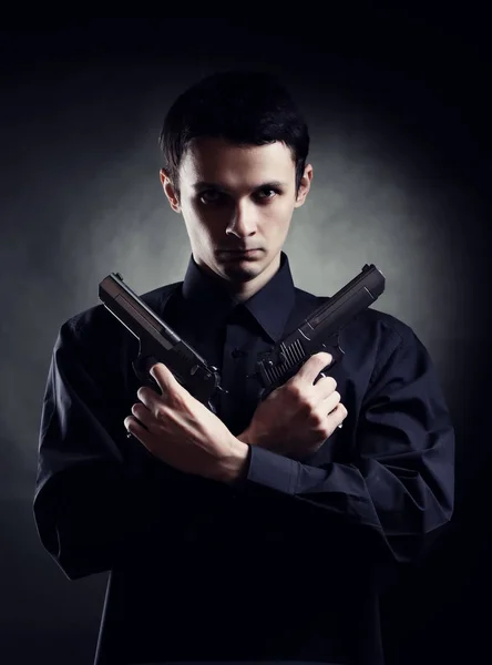 Asesino con dos pistolas — Foto de Stock