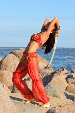 Sabre ile dans kadın