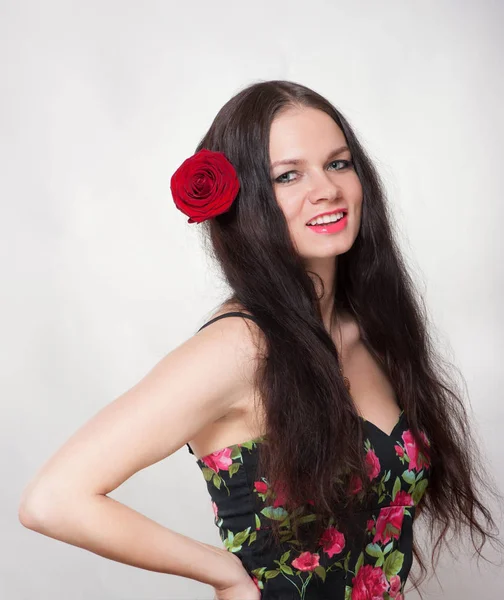 Mädchen mit Rose — Stockfoto