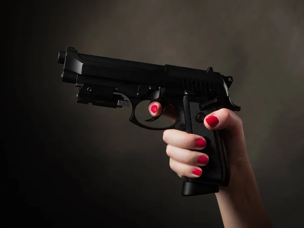 Pistol in female arm — Stock Photo, Image