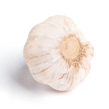 Sarımsak beyaza izole edilmiş