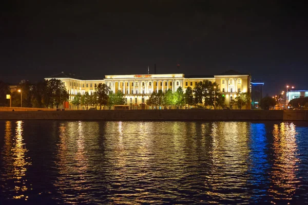 Night view from the boat on river — Stock Photo, Image