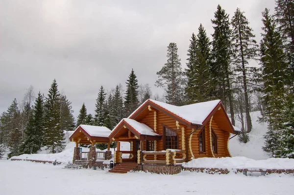 Chalet en hiver — Photo