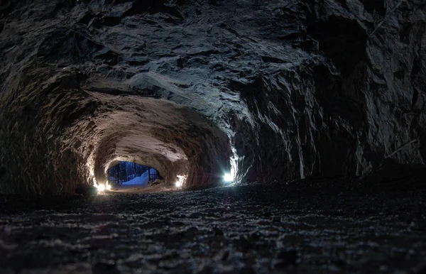 Caverna de pedra dentro — Fotografia de Stock