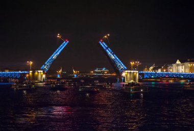 Köprü gece manzarası