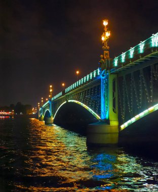 Köprü gece manzarası