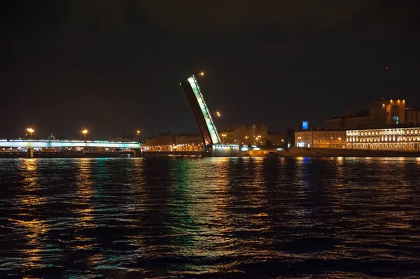 Vista noturna da ponte — Fotografia de Stock