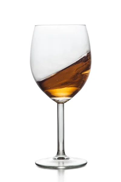 Bebida salpicante em vidro — Fotografia de Stock