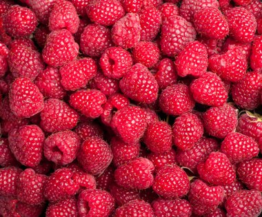 Çok tatlı taze ahududu meyve