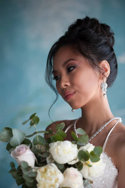 Ritratto di bella giovane donna sposa asiatica — Foto Stock