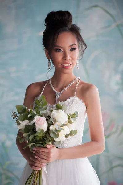 Retrato de bela jovem mulher noiva asiática — Fotografia de Stock
