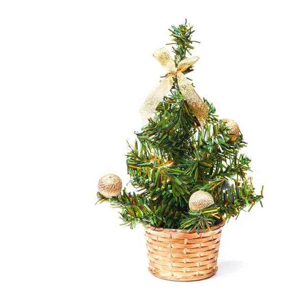 Beyaz arkaplanda izole edilmiş yapay Noel ağacı — Stok fotoğraf