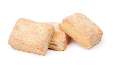 Beyaz arka planda izole edilmiş poğaçalı bisküvi grubu