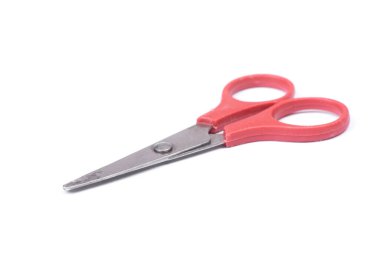 Beyaz arkaplanda izole edilmiş bebek kâğıdı makasları