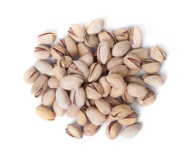 Beyaz arka planda izole edilmiş bir yığın fıstık.