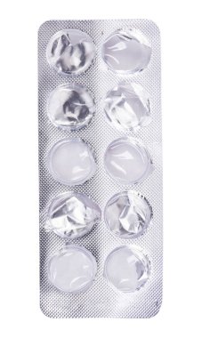 Beyaz arkaplanda izole edilmiş boş tablet kabarcıkları