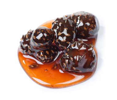 Beyaz zemine çam kozalağı dökülmüş.