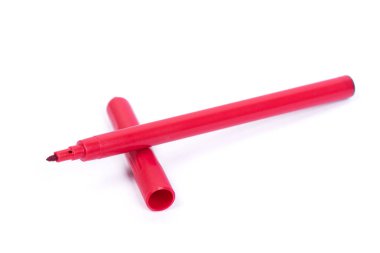 Kırmızı keçeli kalem beyaz arkaplanda izole
