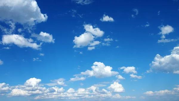 Paysage Nuageux Avec Ciel Bleu Images De Stock Libres De Droits