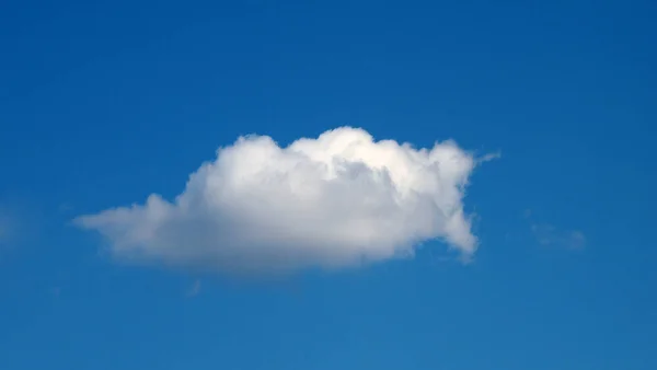 Cumulus Nuages Avec Ciel Bleu — Photo