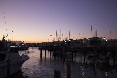 San Francisco iskelesi 39 deniz aslanı turizmi şehir tramvayı teleferiği gökdelenler Alcatraz Haight Ashbury Teknesi Günbatımı Grace Katedrali Balıkçı İskelesi Lombard Caddesi Meydanı Çin Mahallesi
