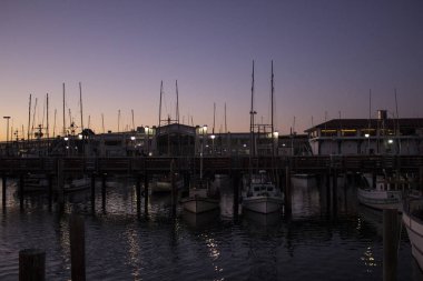 San Francisco iskelesi 39 deniz aslanı turizmi şehir tramvayı teleferiği gökdelenler Alcatraz Haight Ashbury Teknesi Günbatımı Grace Katedrali Balıkçı İskelesi Lombard Caddesi Meydanı Çin Mahallesi