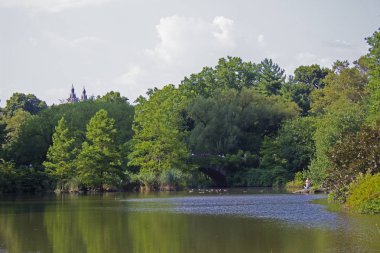 New York Central Park Çiçekleri Bahçesi Göl Boyalı Su Binası