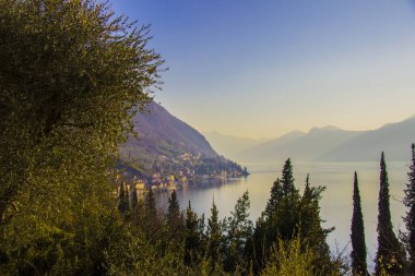Gün batımı dağ suyu doğa manzarası turizm ziyareti