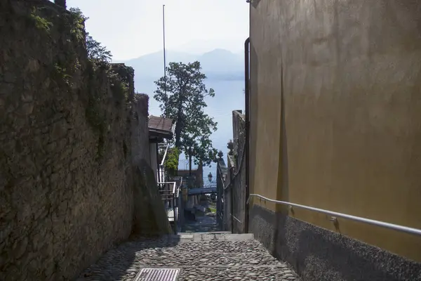 Italien Varenna See Gebirge Wasser Landschaft Stadt Tourismus Besuchen Panorama — Stockfoto