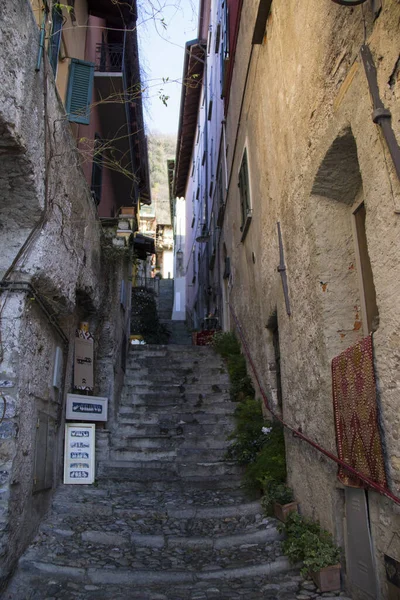 Italia Varenna Lago Montagna Paesaggio Città Turismo Visita Orizzonte Strada Immagine Stock