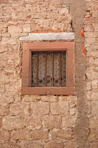 Fönster i väggen — Stockfoto