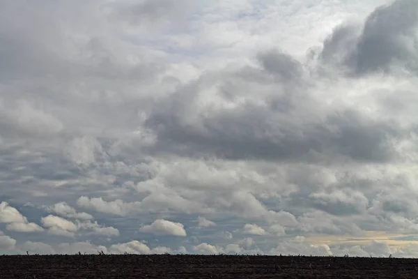 Ein Dramatischer Wolkenhimmel — Stockfoto