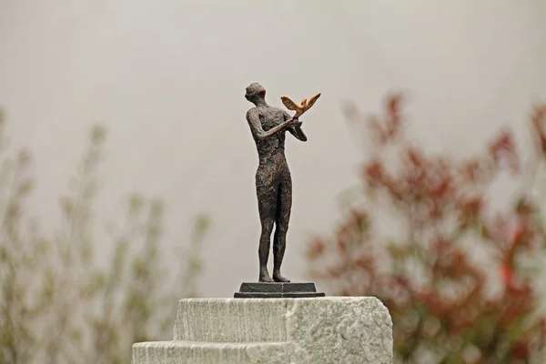 Une petite sculpture de paix — Photo