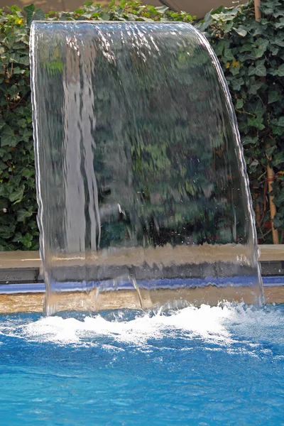 Fließendes frisches Trinkwasser — Stockfoto