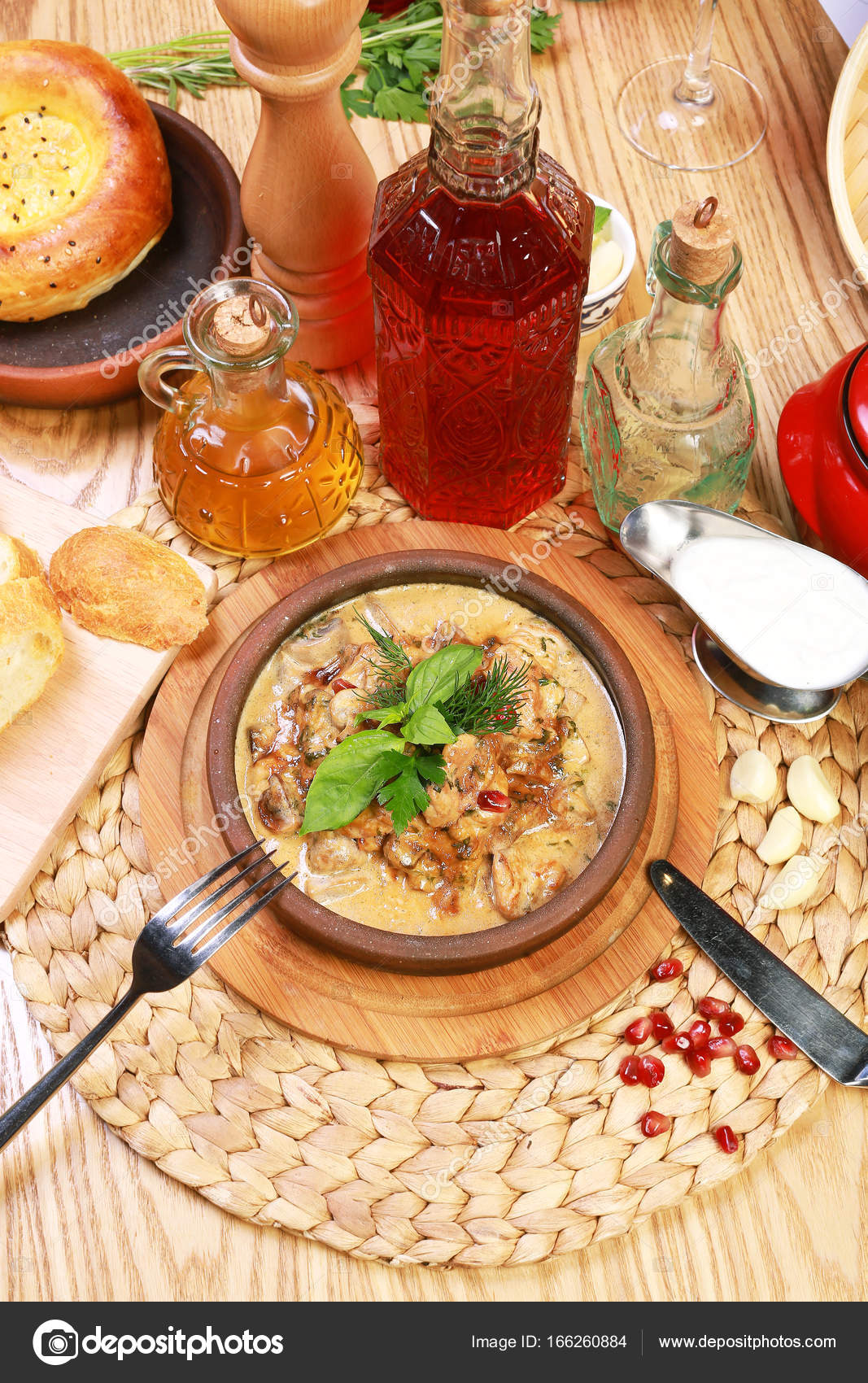 Ekşi krema soslu tavuk Ekşi krema soslu tavuk