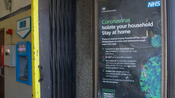 Londres, Royaume-Uni, 20 mars 2020 : Affiche Coronavirus au métro sur les changements dans notre vie, la distance sociale et la COVID-19 — Photo