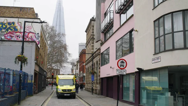 London, UK, March, 20, 2020: Ambulance on street at London coronavirus lockdown — Stock Photo, Image