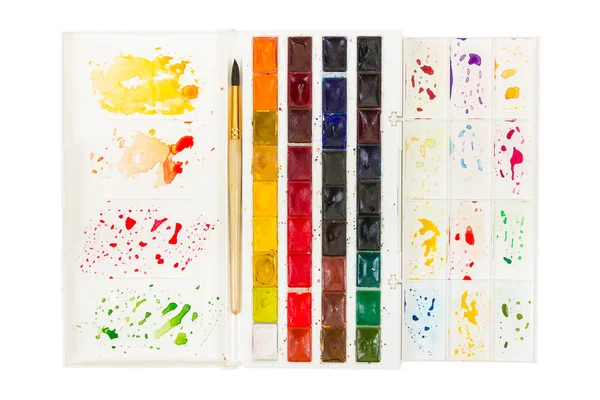 Aquarellfarbe und Pinsel in Kunststoffbox mit Palette — Stockfoto