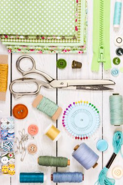 Hafif ahşap zemin üzerine dikiş için araçlar. Üstten Görünüm.