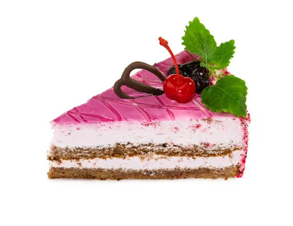 Tranche de gâteau en couches avec glaçure rose, chocolat, cerise, noir — Photo