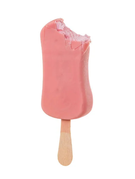 Mordido sorvete de morango em esmalte rosa — Fotografia de Stock