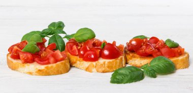 Bruschetta taze domates ve fesleğen ile  
