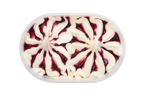 Gelato alla vaniglia con marmellata di mirtilli isolato su backgroun bianco — Foto Stock