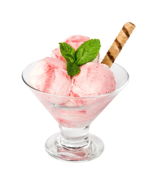 Полуничне морозиво зі свіжою м'ятою та вафельною паличкою у скляному склі — стокове фото