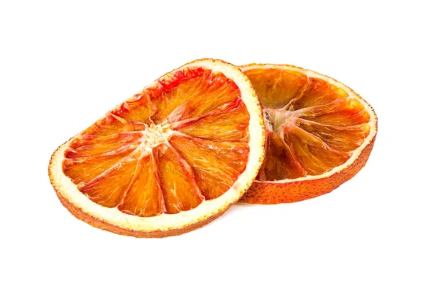 Два сушеных оранжевых ломтика, изолированных на белом — стоковое фото